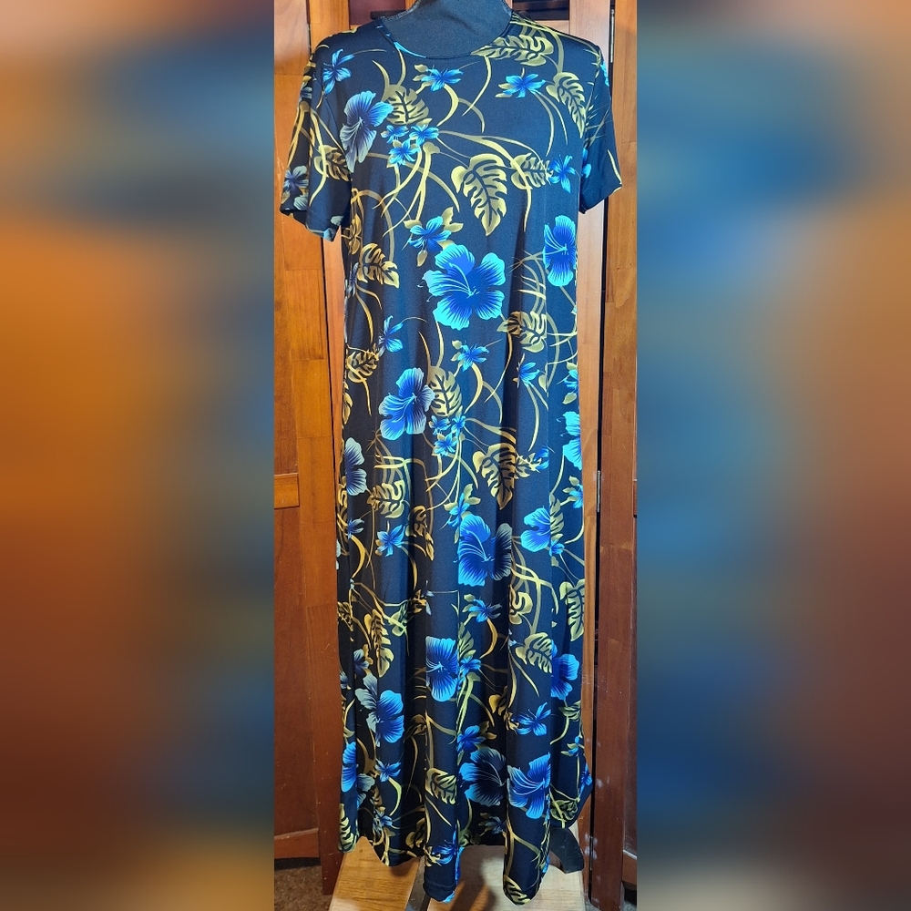 NWT KISSES & HUGS Maxi Dress